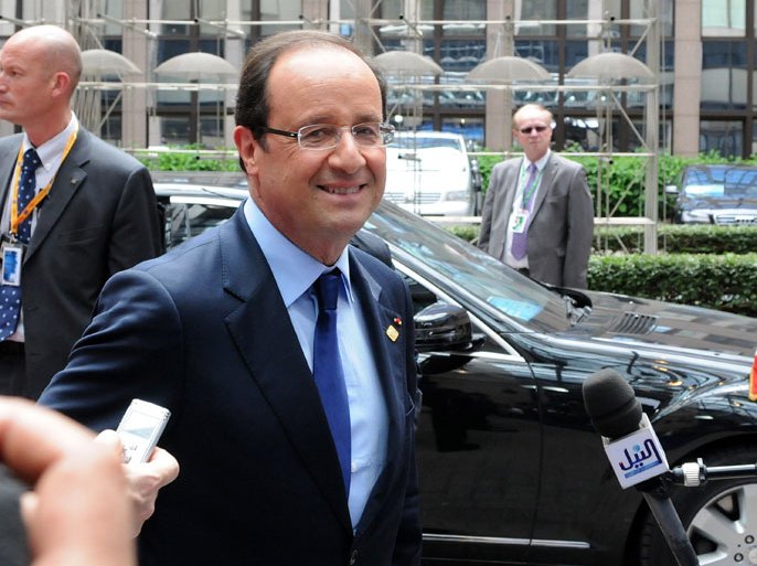 BELGIUM : French President Francois Hollande arrives for a meeting of European Union leaders in Brussels on June 28, 2012. EU leaders debate "a big leap forward" to strengthen their union and save the euro at a two-day summit starting Thursday, but divisions may scuttle efforts to shore up the single currency. AFP PHOTO / THIERRY CHARLIER