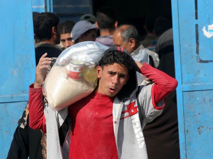 1- الأونروا تقدم مساعدات غذائية للاجئين في غزة لا تستثني منهم أصحاب المنازل الجديدة