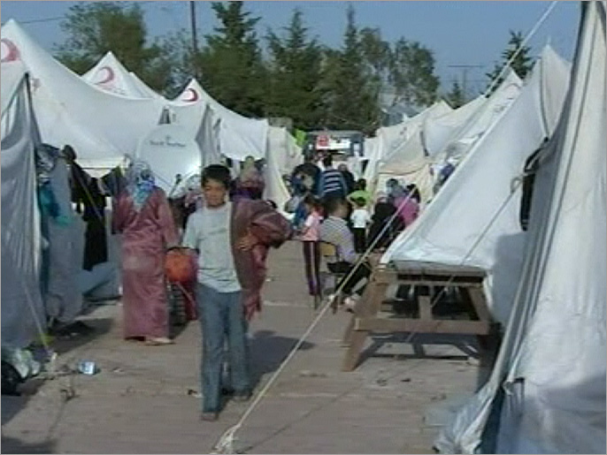  استمرار نزوح آلاف السوريين إلى تركيا هربا من تزايد وتيرة العنف في بلادهم (الجزيرة)