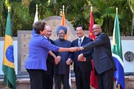 epa03271799 Leaders of BRICS group of counties (L-R): Brazilian President Dilma Rousseff, Russian President Vladimir Putin, Indian Prime Minister Manmohan Singh