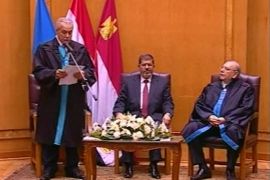 مرسي يحلف اليمين أمام الدستورية العليا