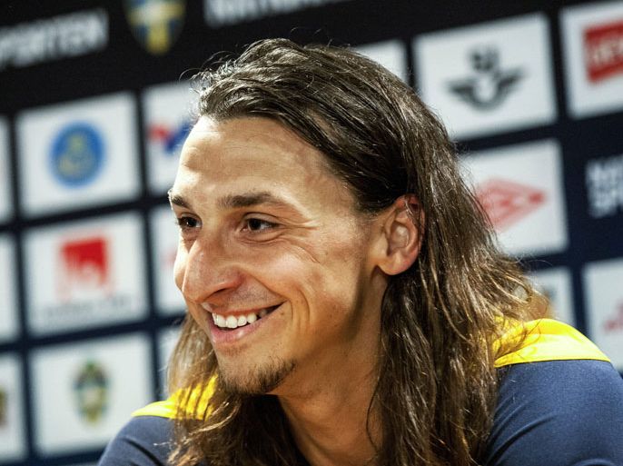 epa03247493 Swedish national soccer player Zlatan Ibrahimovic smiles during a press conference after a training session with the team at the Rasunda stadium in Stockholm, Sweden, on 03 June 2012. The Sedwish national team is preparing for the UEFA EURO 2012. EPA/CHRISTINE