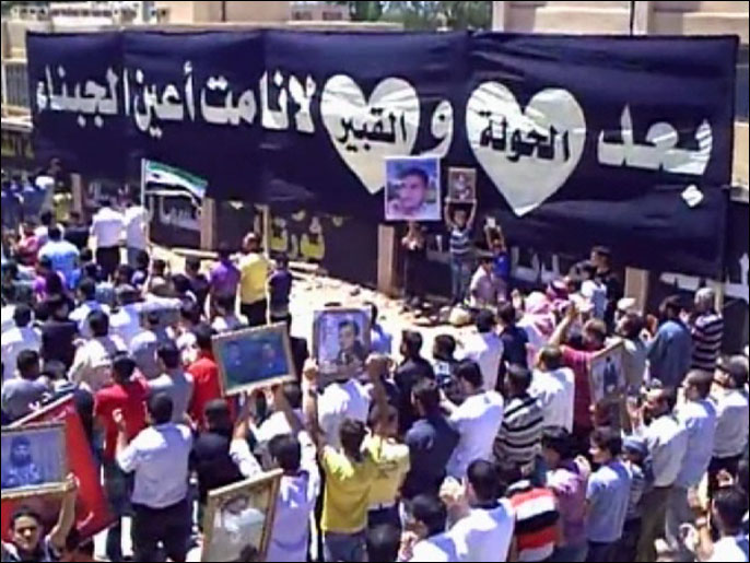 ‪(الجزيرة)‬ جانب من إحدى المظاهرات التي خرجت الجمعة تنديدا بالمجازر