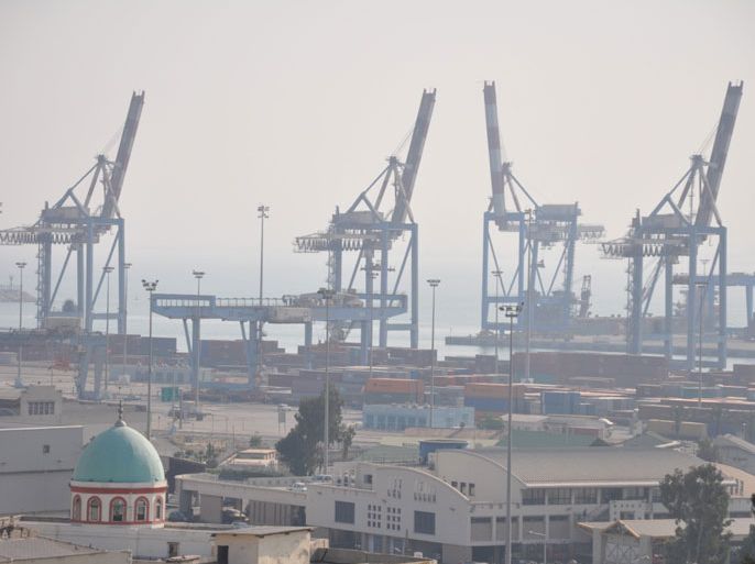 منصات الشحن والتفريغ بميناء حيفا