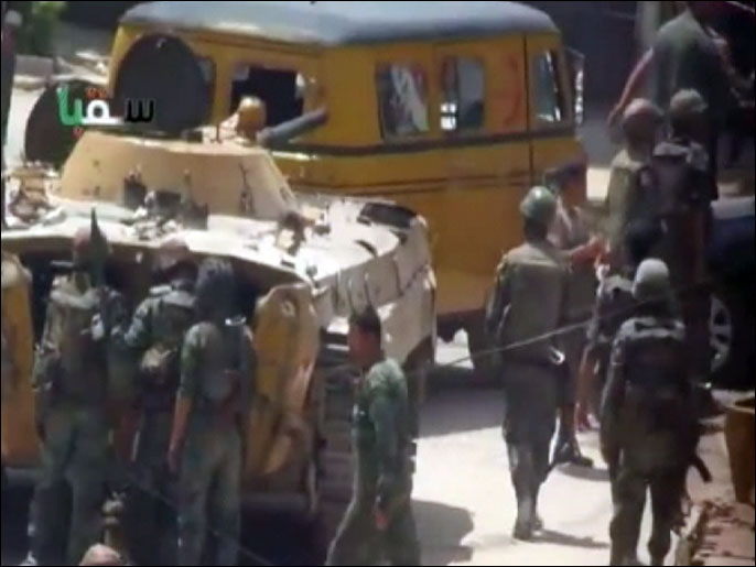 الاشتباكات بين الجيش الحر والنظامي باتت على أبواب العاصمة (الجزيرة)