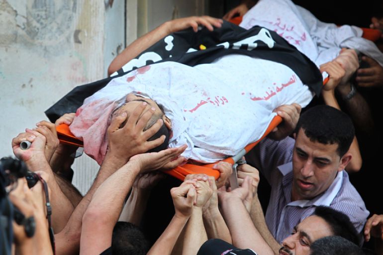 epa03277404 Palestinian people carry the body of militant Basil Ahmed during his funeral in the Al-Bureij refugee camp in the central Gaza Strip, 22 June 2012. An Israeli airstrike killed one militant in the Gaza Strip on 22 June and injured two others, a spokesman of the Hamas-run Ministry of Health said. Witnesses said the militant was trying to launch a rocket towards Israel when he was hit. EPA