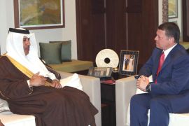 epa02062166 Jordan's King Abdullah II meets with Qatari Prime Minister Sheikh Hamad Bin Jassim al-Thani (L) at the royal palace in Amman, Jordan on 02 March 2010. Sheikh Hamad, who is also foreign minister of Qatar, and the Jordanian king met to discuss bilateral issues. EPA/JAMAL NASRALLAH