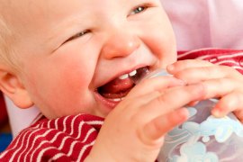 زجاجة الرضاعة تُشكل خطراً كبيراً على الأسنان اللبنية