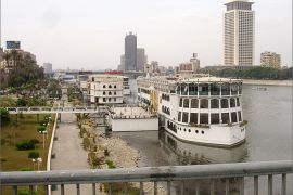 مجموعة من المراكب السياحية على النيل