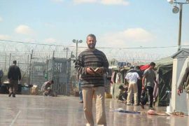 الاسرى يعيشون على حسابهم داخل السجون- صورة لسجن النقب الصحراوي -ارشيف- الجزيرة نت