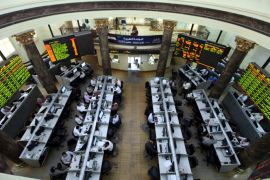 epa03282280 A general view shows brokers working at the Egyptian stock exchange in Cairo, Egypt, 26 June 2012. Egyptian market’s benchmark index (EGX 30) jumped by 2.9 percent on 26 June after 7.6 percent the day before, encouraged by optimism following the announcement of the results from the presidential election on 24 July 2012. EPA/KHALED ELFIQI