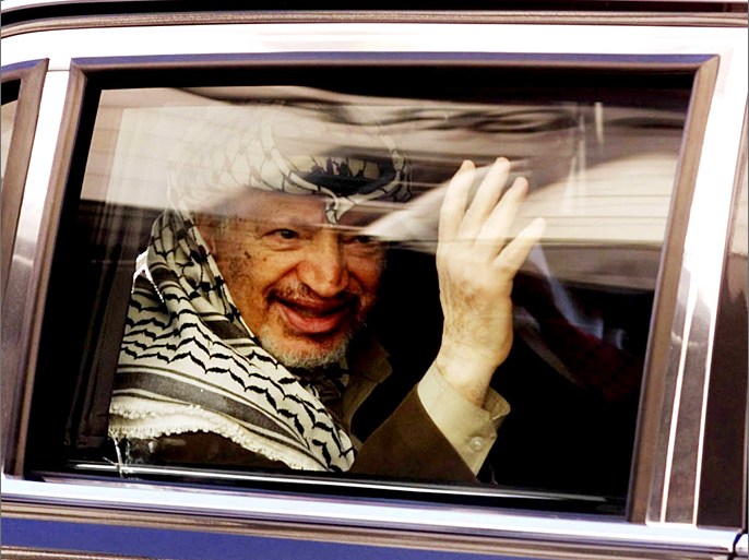 OSL15-19991102-OSLO, NORWAY: Palestinian leader Yasser Arafat waves as he leaves Grand Hotel in Oslo on Tuesday 02 November, 1999 to attend a commemoration ceremony of slain Israeli prime minister Yitzhak Rabin at Oslo City Hall. EPA PHOTO SCANPIX/LISE ASERUD/inb-fob