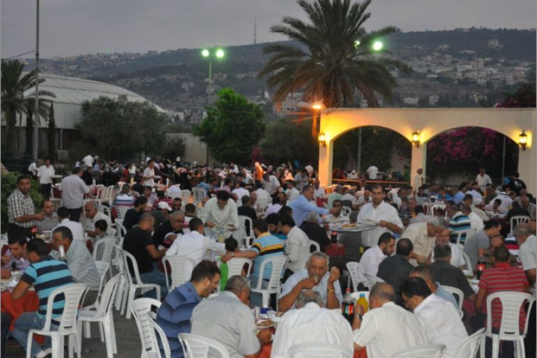 جانب من عائلات الأسرى الداخل الفلسطيني والقدس المحتلة خلال الإفطار الرمضاني