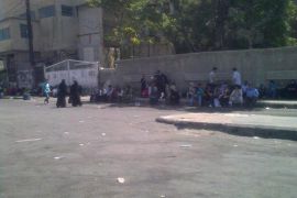 لاجؤون غادروا منازلهم لم يجدوا مأوى في دمشق المصدر: الصور نشرها ناشطون على الفيسبوك.