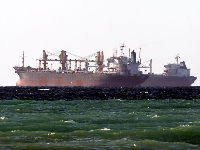 epa03060768 Oil ships are seen in Tibat at one of Strait of Hormuz ends, Oman,