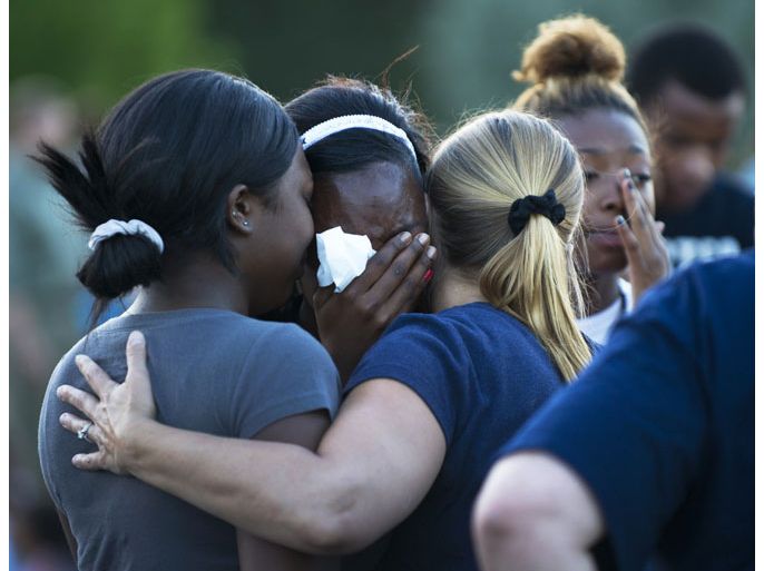 Denver, Colorado, UNITED STATES : Mourners at a vigil near theater where 12 people were killed July 20, 2012 in Aurora