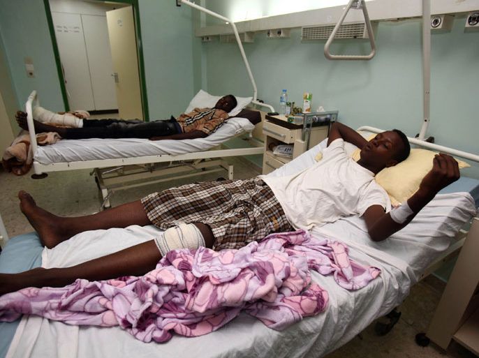 Libyan men from the southeastern city of Kufra, who were wounded in recent tribal clashes, rest in a hospital in Tripoli on June 30, 2012 after they were transfered to the capital for the medical treatments. Renewed tribal clashes in the Libyan city of Kufra have claimed at least 47 lives and left more than 100 others wounded in three days, local leaders and a medic told AFP on Saturday. AFP PHOTO/MAHMUD TURKIA