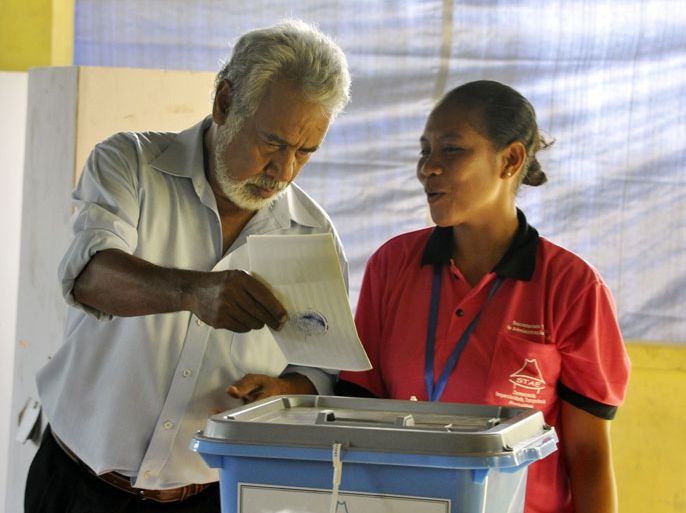 National Congress for Timorese Reconstruction (CNRT) leader Xanana Gusmao (L) casts his vote for East Timor parliamentary elections in Dili, on July 7, 2012. East Timor's voters went to the polls Saturday in parliamentary elections seen as a key test for the young and fragile democracy and likely to determine if UN peacekeepers can leave by the end of the year. AFP