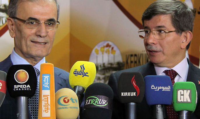 KIR003 - Kirkuk, -, IRAQ : Turkish Foreign Minister Ahmet Davutoglu (R) and the governor of Kirkuk Najm al-Din Omar Karim (L), give a joint press conference following their meeting in the disputed northern Iraqi city of Kirkuk, on August 2, 2012, during a rare visit by a high-ranking Turkish official to the city. His visit comes a day after Davutoglu visited Kurdistan and met the region's president, Massud Barzani, for talks that focused on the conflict in Syria, and at a time of notably cool relations between Baghdad and Ankara. AFP PHOTO/MARWAN IBRAHIM