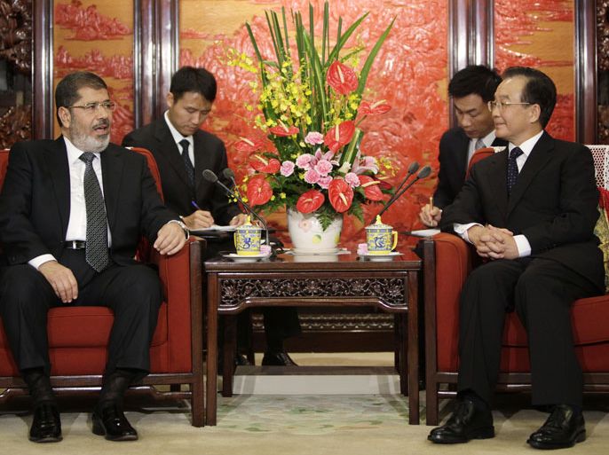 Beijing, -, CHINA : Egypt's President Mohamed Morsi (front L) speaks with Chinese Premier Wen Jiabao (front R) during their meeting at the Great Hall of the People in Beijing on August 29, 2012. Chinese President Hu Jintao told Morsi in talks on August 28 that selecting China for his first official trip outside the Arab world showed a commitment to build ties. AFP PHOTO / POOL / HOW HWEE YOUNG