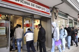 epa03080961 (FILE) A file photo dated 02 December 2011 showing a large queue of people at an Unemployment Office in Madrid, Spain. The number of jobless people in Spain increased by 295,300 to 5.27 million in the fourth quarter of 2011, surpassing the 5 million mark for the first time in history, the statistics body INE said 27 January 2012. The INE put the unemployment rate at 22.85 per cent, up from 21.5 per cent in October. About 1.6 million households in Spain now have all their active members out of work. Unemployment increased most among people aged 25 and 54 years - by 286,000 - in the fourth quarter. However, it went down among people aged less than 25 years. EPA/JUANJO MARTIN