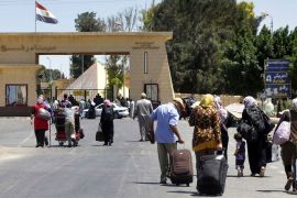 EGYPT : Travellers walk with their belongings towards the Egyptian side of the Rafah border crossing on August 10, 2012. Egypt temporarily reopened the Rafah border crossing into the Gaza Strip, which was closed after militants attacked troops on August 18