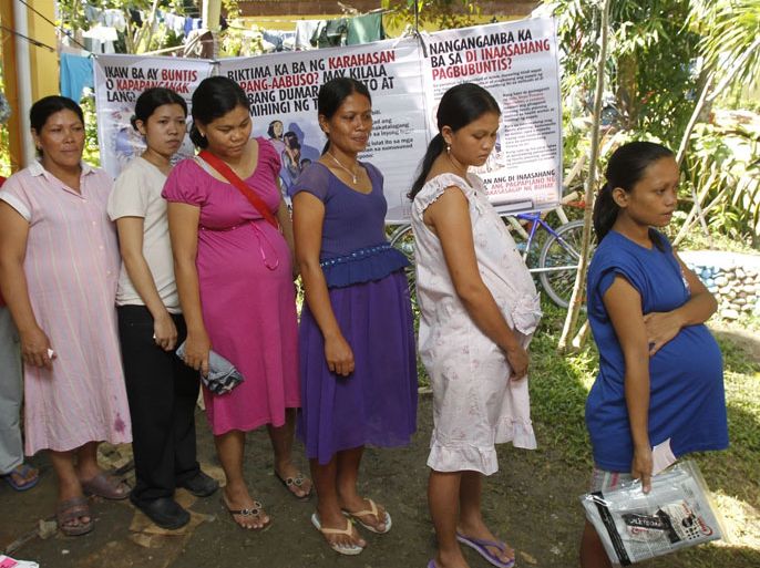 Pregnant women queue for health services during a medical mission by an NGO in Iligan City, southern Philippines January 6, 2012. Philippine President Benigno Aquino on August 6, 2012 successfully threw his weight behind a health bill promoting state-funded contraception, stepping out of his late mother Corazon's shadow as he pushes reforms widely opposed by the Roman Catholic Church