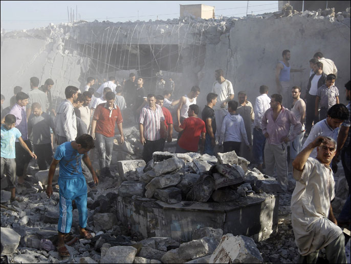 ‪القصف الجوي أحدث دمارا واسعا في حلب‬ (رويترز)