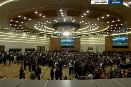 المجلس الانتقالي في ليبيا يسلم السلطة الليلة إلى المؤتمر الوطني العام