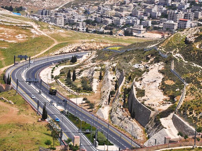 شبكة طرق لربط المستوطنات بشرق القدس المحتلة