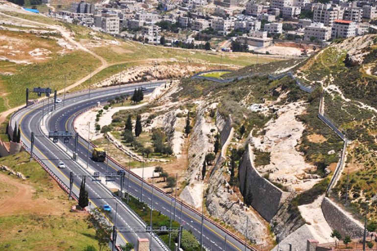 شبكة طرق لربط المستوطنات بشرق القدس المحتلة