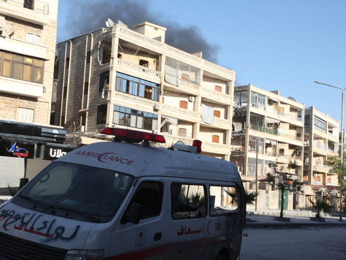 ‪سيارات الإسعاف يتم استهدافها خلال القصف على أحياء حلب‬ (الجزيرة)