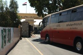 - حافلة مسافرين من غزة تنتقل إلى المعبر من الجهة المصرية