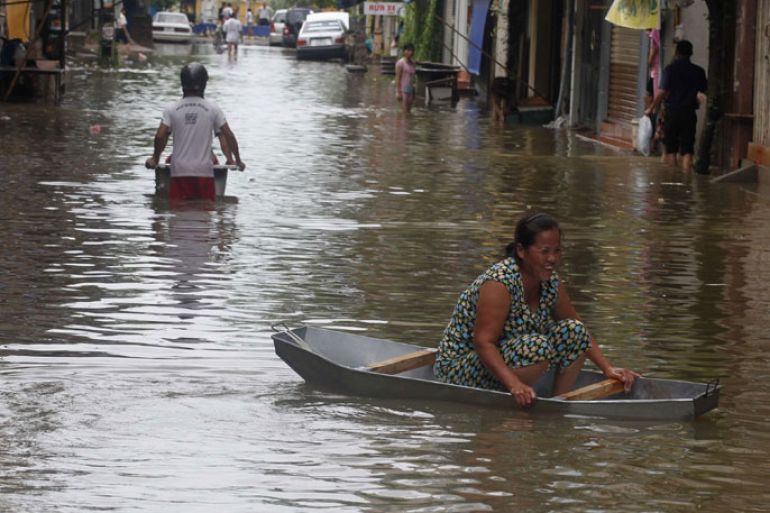 A woman paddles a boat on a flooded street caused by typhoon Kai Tak in Hanoi August 18, 2012. The typhoon has caused at least 4 deaths, and damaged thousands of houses in Vietnam after typhoon Kai Tak landed in Northern Vietnam and Southern China on Friday, local online newspaper Vnexpress reported.