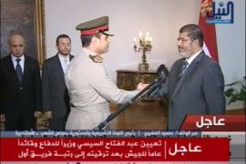تعين عبد الفتاح السيسي وزيراً للدفاع وقائداً عاماً للجيش بعد ترقيتة إلى رتبة فريق أول