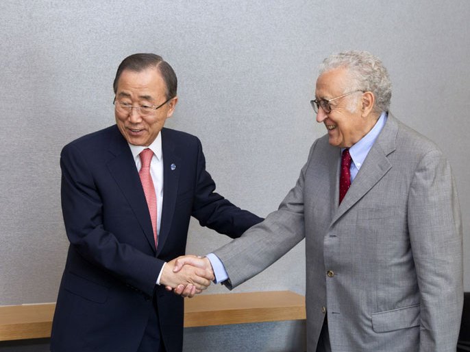 epa03369173 A handout released by the United Nations (UN) showing United National Secretary General Ban Ki-moon (L) shaking hands with newly-appointed Joint Special Representative of the United Nations and the League of Arab States for Syria Lakhdar Brahimi (R) in the Secretary General's office at UN Headquarters in New York City 24 August 2012. EPA/UN PHOTO / JC MCILWAINE / HANDOU MANDATORY CREDIT HANDOUT EDITORIAL USE ONLY/NO SALES