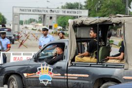 AQ012 - KAMRA, -, PAKISTAN : A Pakistani police vehicle enters the Air Force base following a militant attack in Kamra, about 60 kilometres northwest of Islamabad, on August 16, 2012.