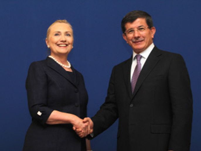 US Secretary of State Hillary Clinton (L) and Foreign Minister of Turkey Ahmet Davutoglu shake hands during a press conference in Istanbul on August 11, 2012. US Secratary of State Hillary Clinton and Turkish Foreign Minister Ahmet Davutoglu discussed operational planning in Istanbul "to hasten the end of the bloodshed and the Assad regime, that is our strategic goal," Clinton said. AFP PHOTO / SAYGIN SERDAROGLU