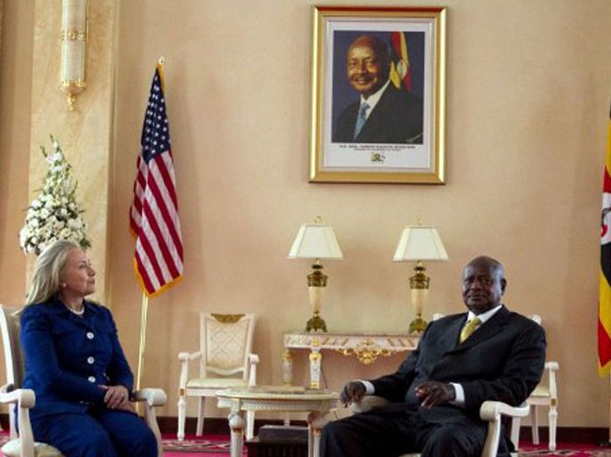 UGANDA, Kampala : US Secretary of State Hillary Clinton meets with Uganda's President Yoweri Museveni at the State House in Kampala, Uganda, on August 3, 2012