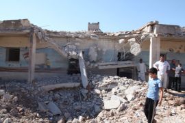 الاهالي يتفقدون الدمار في مدرسة تماضر بعد القصف صباح اليوم - قصف لريف حلب والمعاناة تتفاقم - مدين ديرية