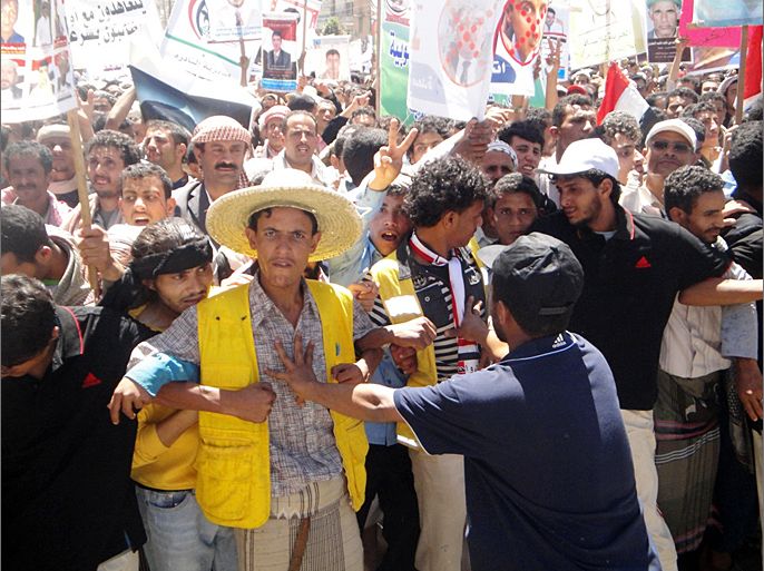 ثوار اليمن يطالبون بإطلاق معتقلي شباب الثورة