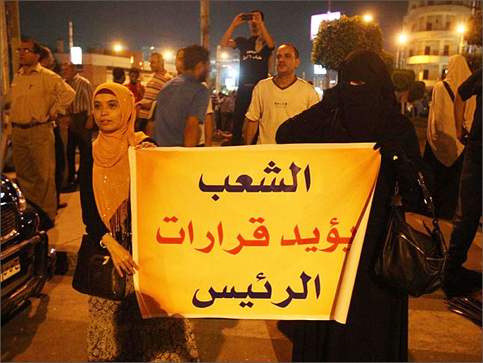 مظاهرات تأييد لقرارات مرسي أمام قصر الاتحادية (2)
