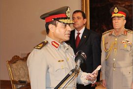 EGYPT : This handout picture made available by the Egyptian presidency show President Mohammed Morsi (R) swearing in Egypt's new minister of defence, Abdel Fattah al-Sissi (L), at the presidential palace in Cairo on August 12, 2012. Egypt's Islamist president also ordered the surprise retirement of his powerful defence minister and scrapped a constitutional document which handed sweeping powers to the military. AFP PHOTO/HO/EGYPTIAN PRESIDENCY == RESTRICTED TO EDITORIAL USE - MANDATORY CREDIT "AFP PHOTO/EGYPTIAN PRESIDENCY" - NO MARKETING NO ADVERTISING CAMPAIGNS - DISTRIBUTED AS A SERVICE TO CLIENTS