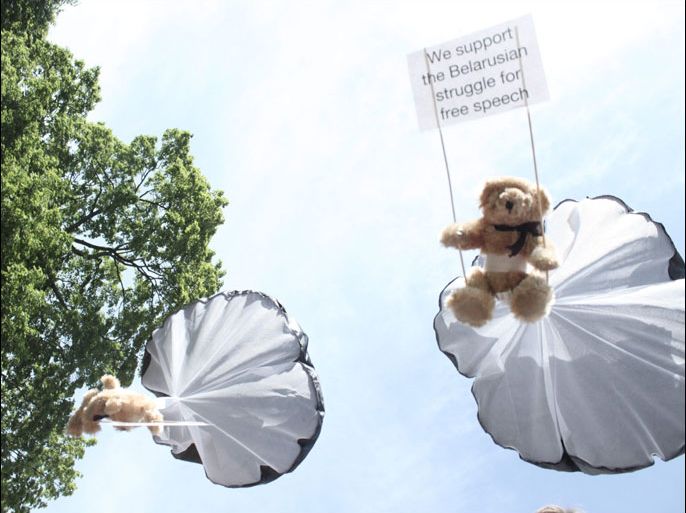 epa03337841 A handout photo provided by Swedish advertising agency Studio Total and made available 3 August 2012, shows teddy bears parachuting over a residential area in Minsk, Belarus on 4th July. The incident provoked President Lukashenko into sacking his air force chief Major General Dmitry Pakhmelkin. The teddies, with pro democracy signs attached, were dropped by Swedish activists from Studio Total. The incident was initially denied by the authorities. EPA/HO EDITORIAL USE ONLY/NO SALES