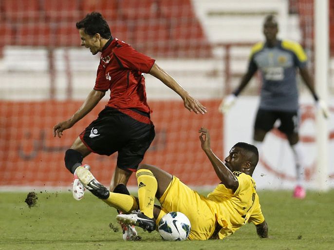 Al-Rayyan's Nilmar Da Silva of Brazil (L) fights for the ball with Qatar S.C. Mohammed Salem Al-Rabeiee during their Qatar Stars League soccer match in Doha, September 16, 2012. REUTERS/Fadi Al-Assaad