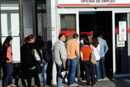 People wait in line at a government employment office in the center of Madrid on September 04, 2012. Spain's jobless queue grew to 4.63 million people in August, the government said, grim news for an economy suffering nearly 25-percent unemployment. AFP PHOTO/DOMINIQUE FAGET