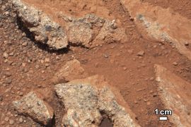 epa03412979 A handout released by NASA shows NASA's Curiosity Rover picture of rock outcrop called Link pops out from a Martian surface that is elsewhere blanketed by reddish-brown dust. The fractured Link outcrop has blocks of exposed, clean surfaces. Rounded gravel fragments, or clasts, up to a couple inches (few centimeters) in size are in a matrix of white material. Many gravel-sized rocks have eroded out of the outcrop onto the surface, particularly in the left portion of the frame. The outcrop characteristics are consistent with a sedimentary conglomerate, or a rock that was formed by the deposition of water and is composed of many smaller rounded rocks cemented together. Water transport is the only process capable of producing the rounded shape of clasts of this size. The Link outcrop was imaged with the 100-millimeter Mast Camera on 02 September 2012, which was the 27th sol, or Martian day of operations. EPA/NASA/JPL-Caltech/MSSS HANDOUT Mandatory Credit: NASA/JPL-Caltech/MSSS HANDOUT EDITORIAL USE ONLY