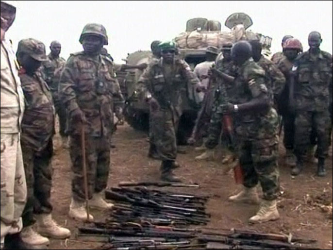 ‪القوات الكينية والصومالية لم تدخل كيسمايو بعد‬ (الجزيرة)