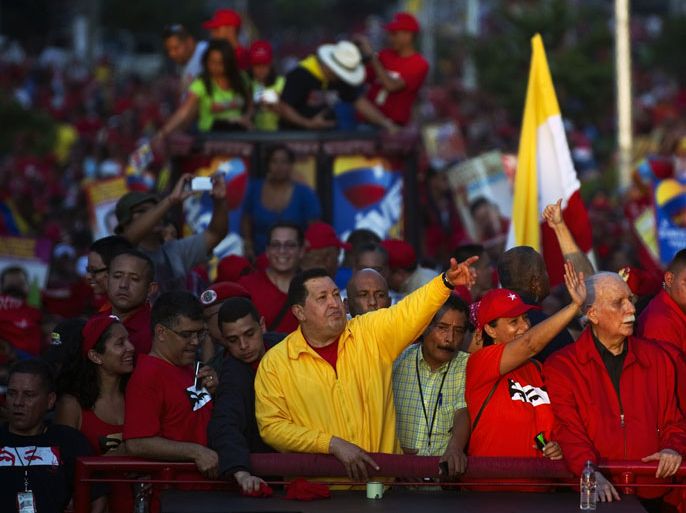 JCB151 - GUARENAS, -, VENEZUELA : Venezuelan President Hugo Chavez waves to supporters during a campaign rally in Guarenas on September 29, 2012. The leftist leader, in power for almost 14 years, is vying for a fourth term in office that would extend his presidency by another six years, but opposition candidate Henrique Capriles hopes to pull a major upset on October 7 presidential election.