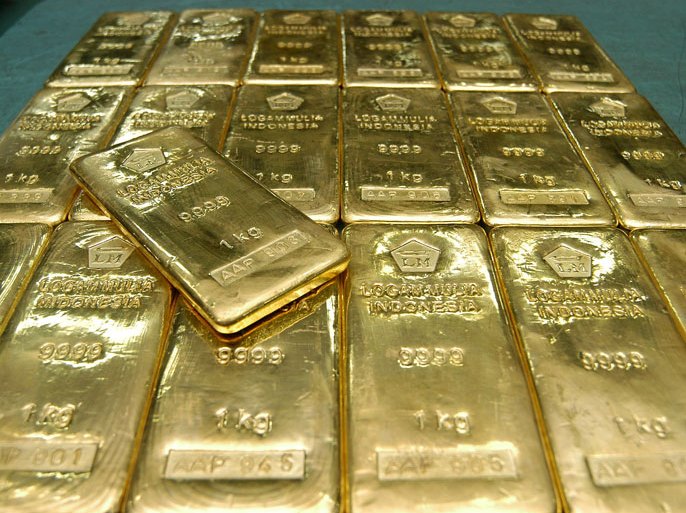 Bangalore, 07 May 2008. Gold prices went up 17 September 2008 in the biggest one-day gain ever in dollar terms. Gold for December delivery rose as much as $90.40, or 11.6 percent, to $870.90 an ounce in after-hours trading on the New York Mercantile Exchange after jumping $70 to settle at $850.50 in the regular session. EPA/MANJUNATH KIRAN